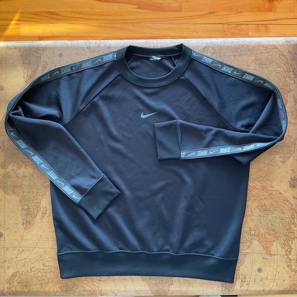 Nike Women's Black Crewneck Sweatshirt - Picture 2 of 4